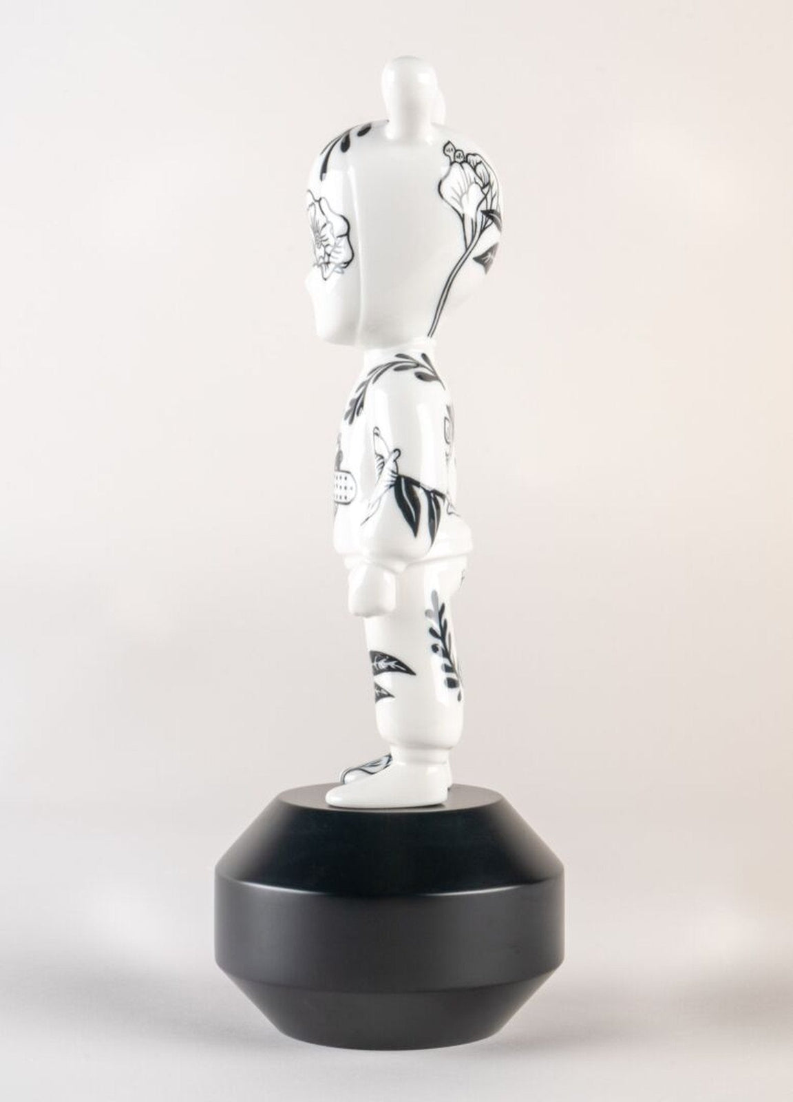 Lladro The Guest Figurine