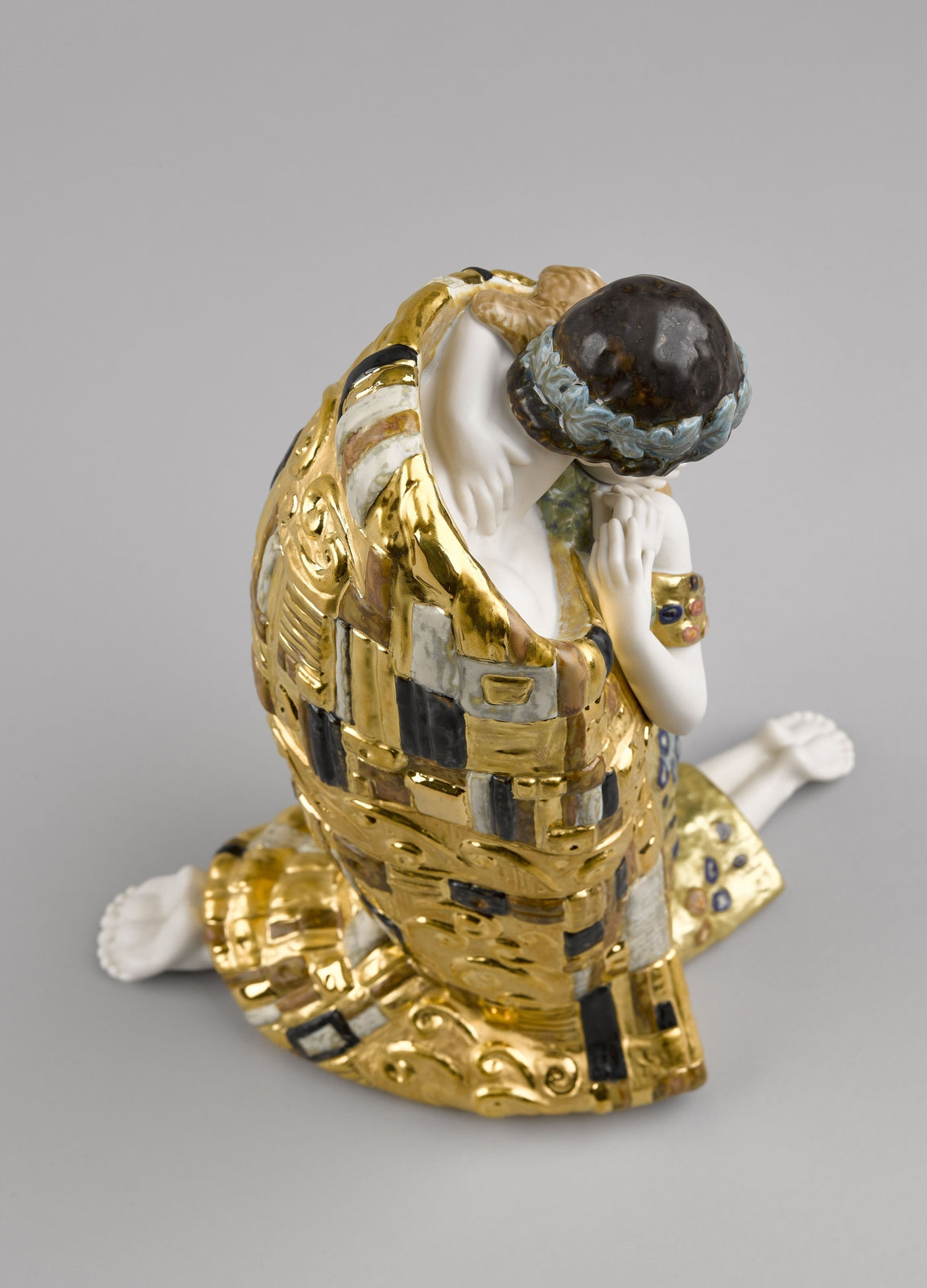 Lladro The Kiss Couple Sculpture