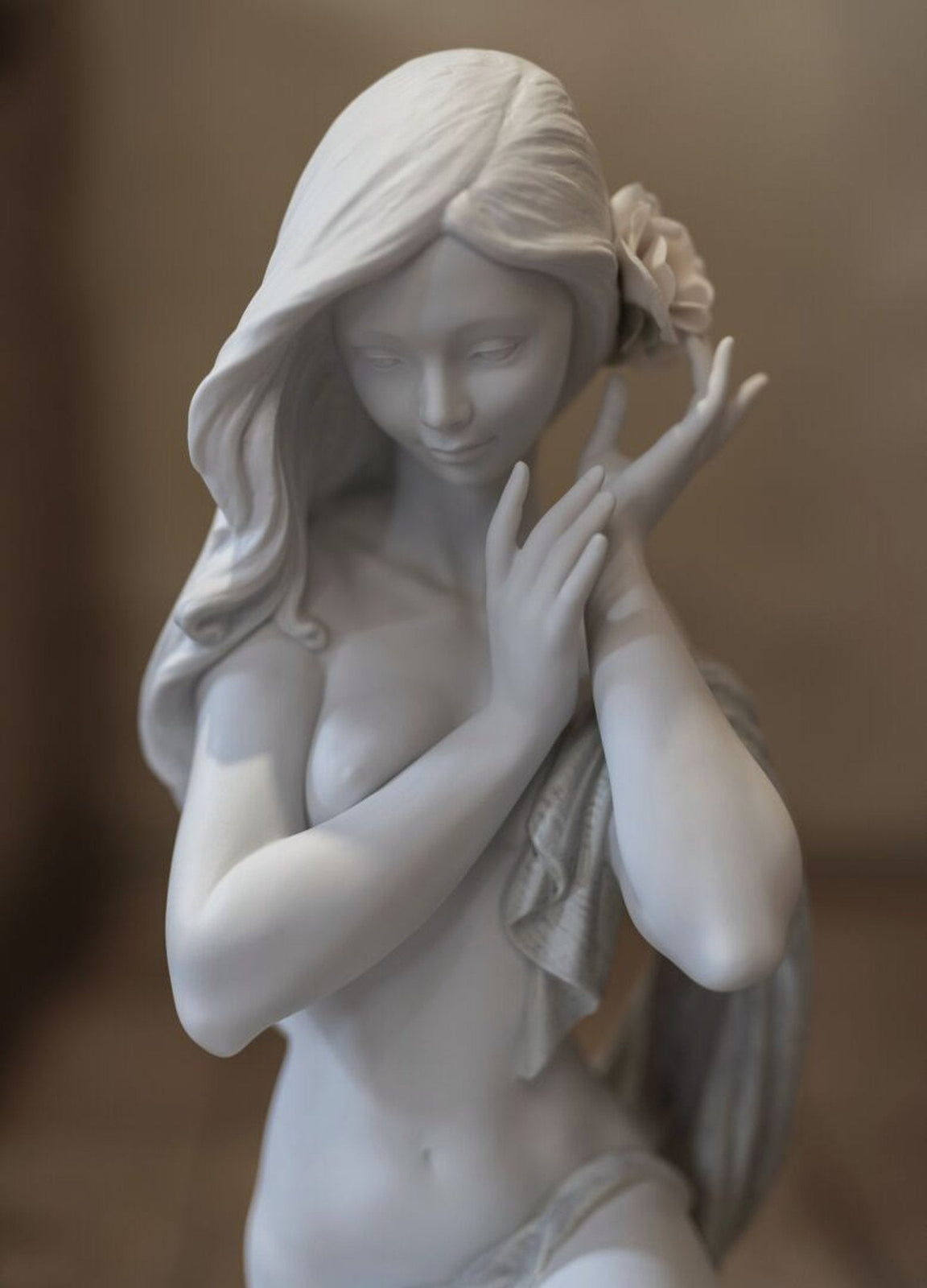 Lladro Subtle moonlight Woman Figurine Limited edition