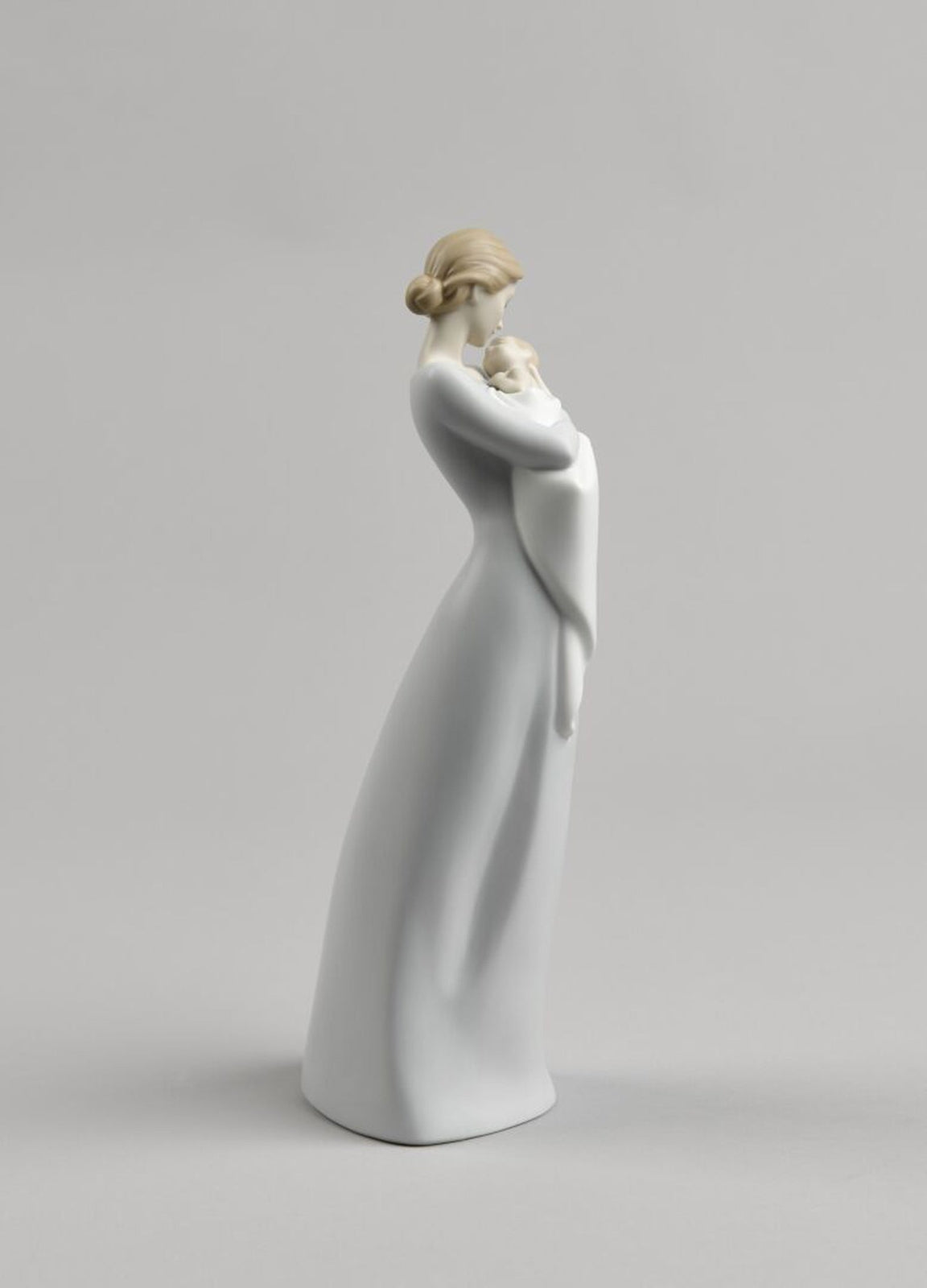 Lladro A Mother's Embrace Figurine