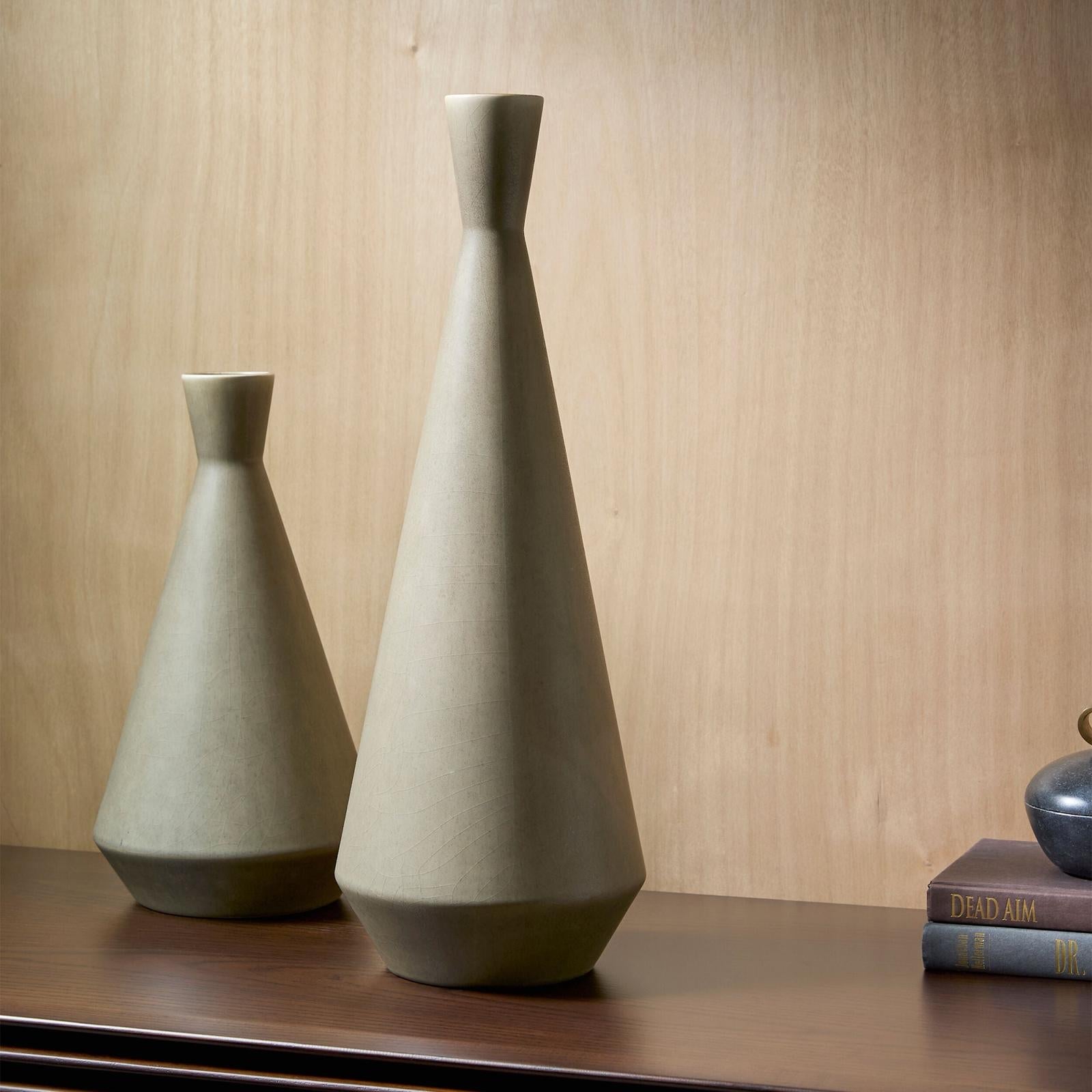 Global Views Modern Vase