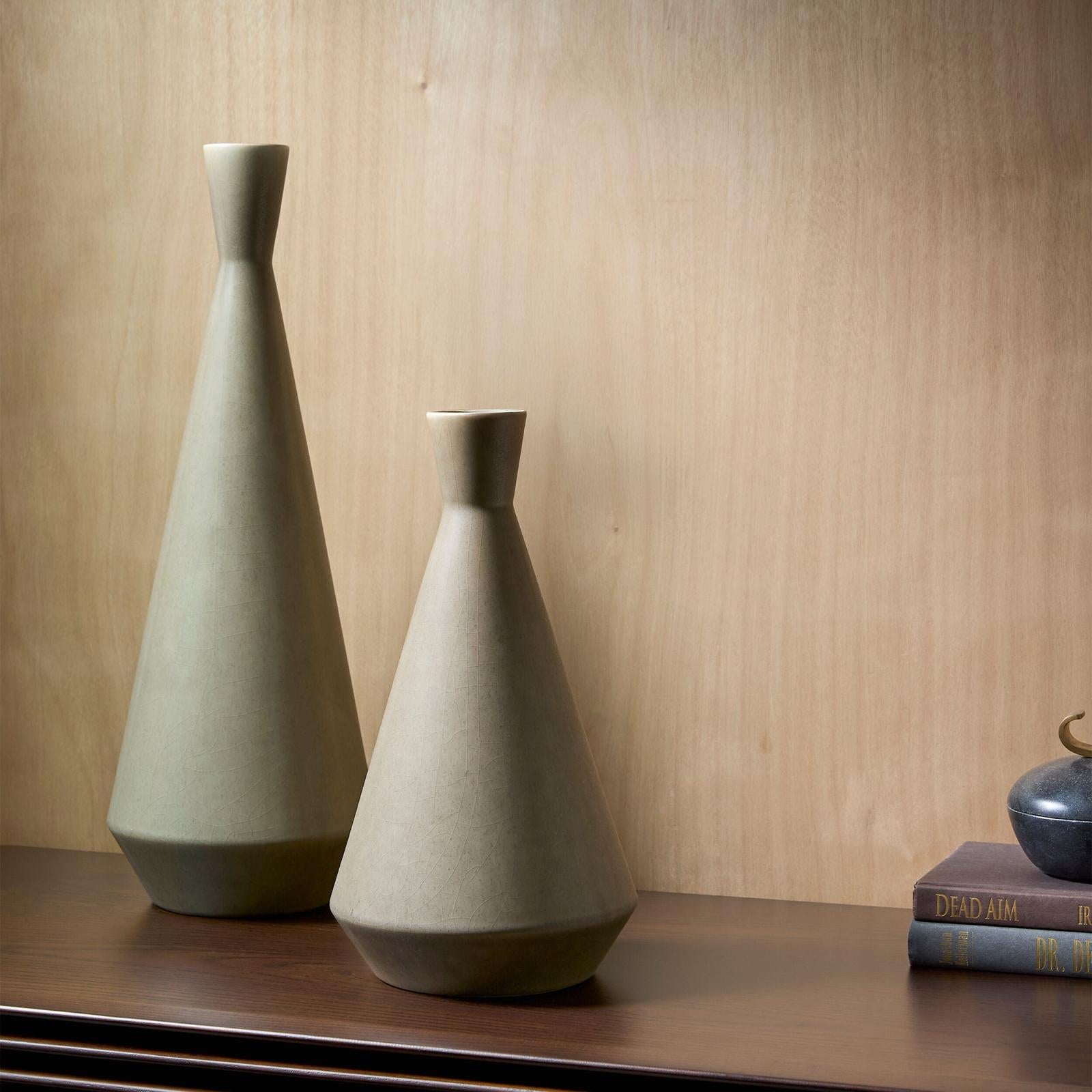 Global Views Modern Vase