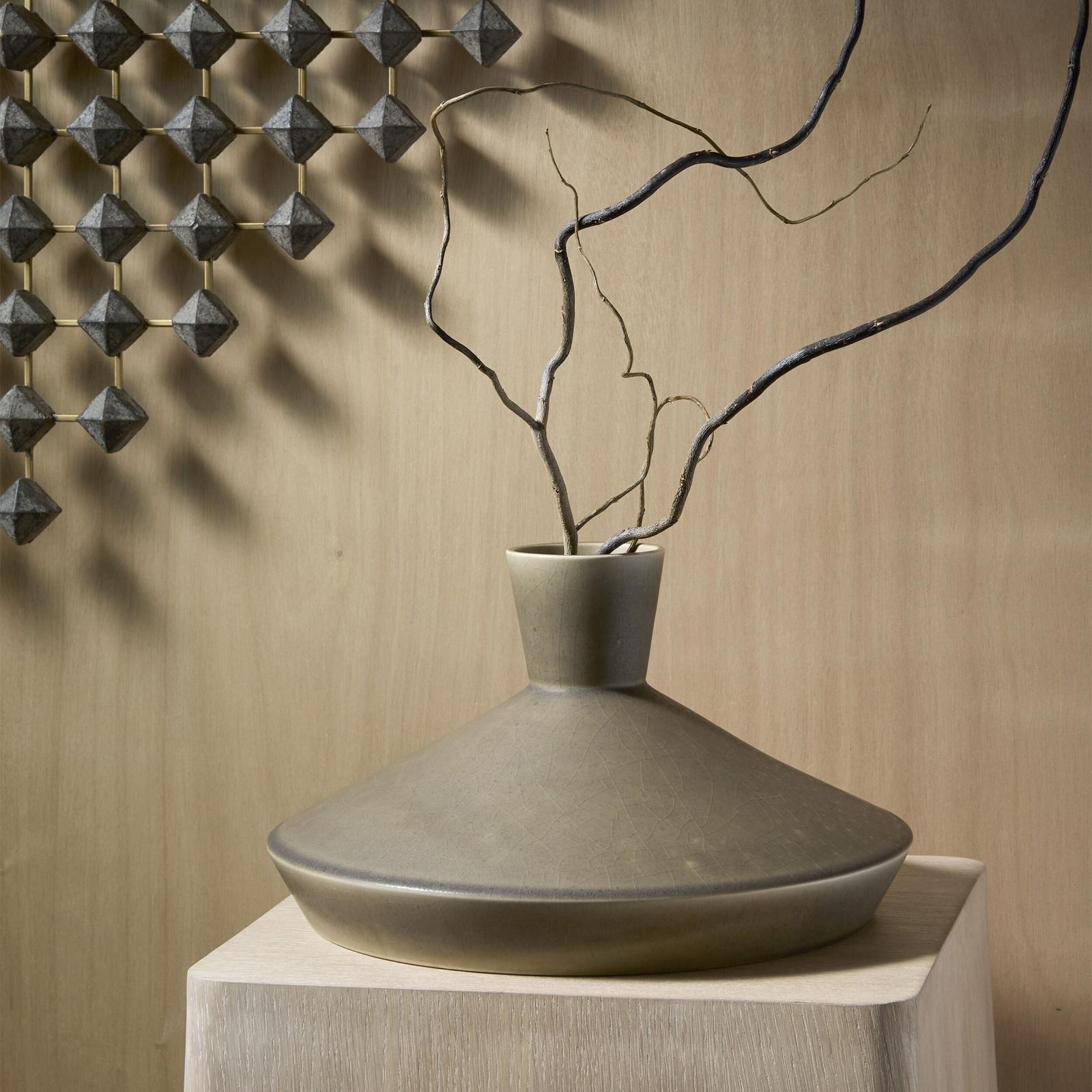 Global Views Modern Vase