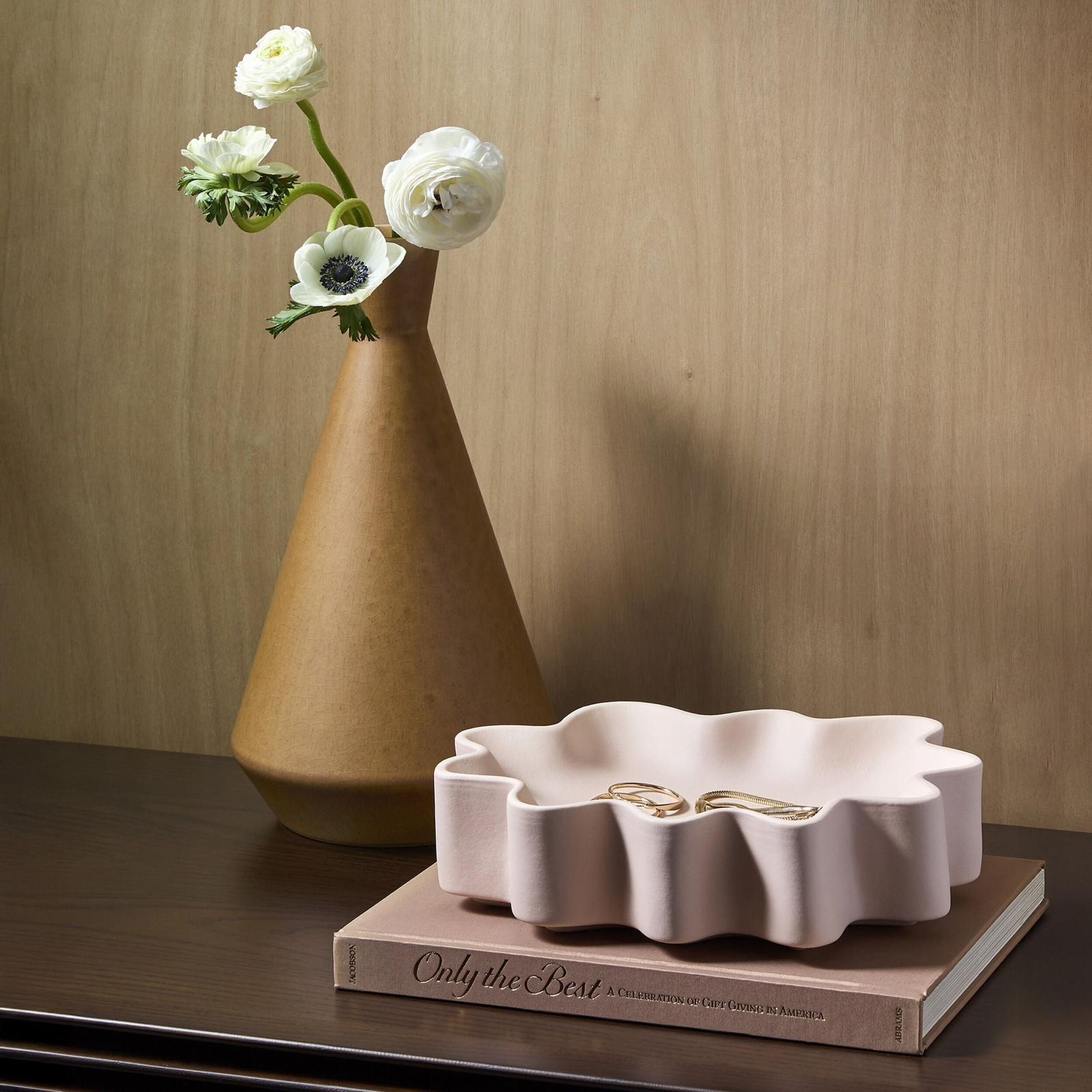 Global Views Modern Vase