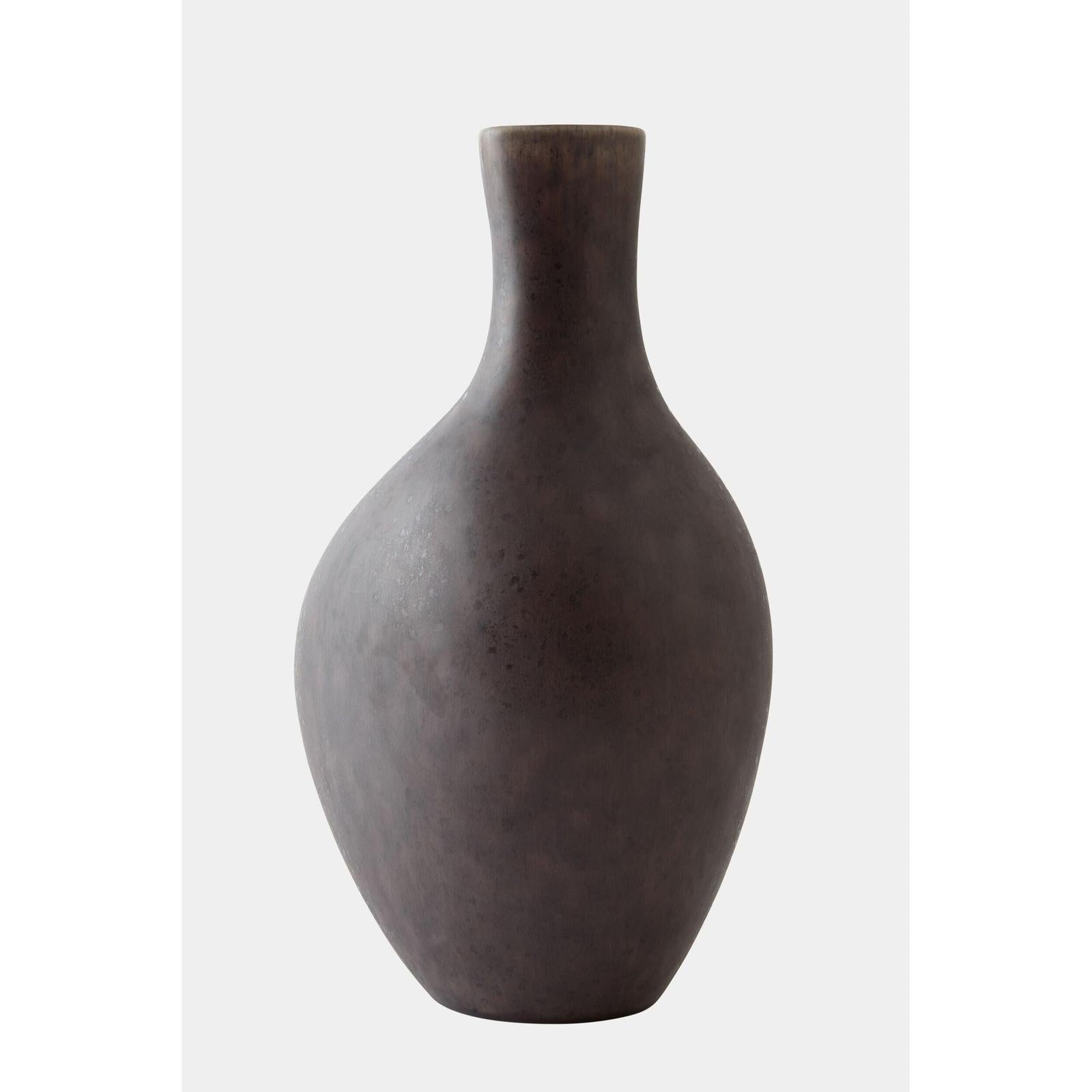 Global Views Obey Vase