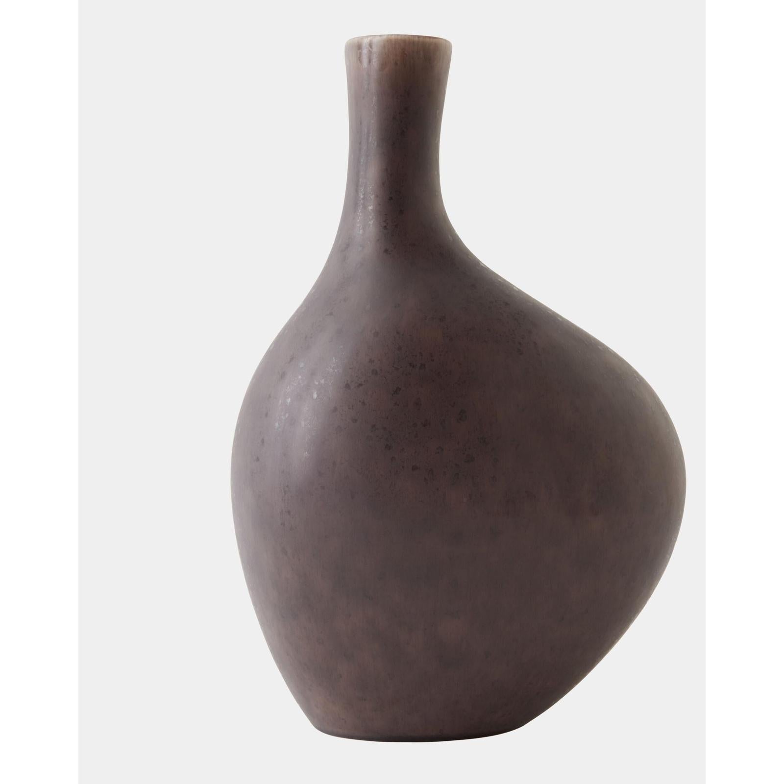 Global Views Obey Vase