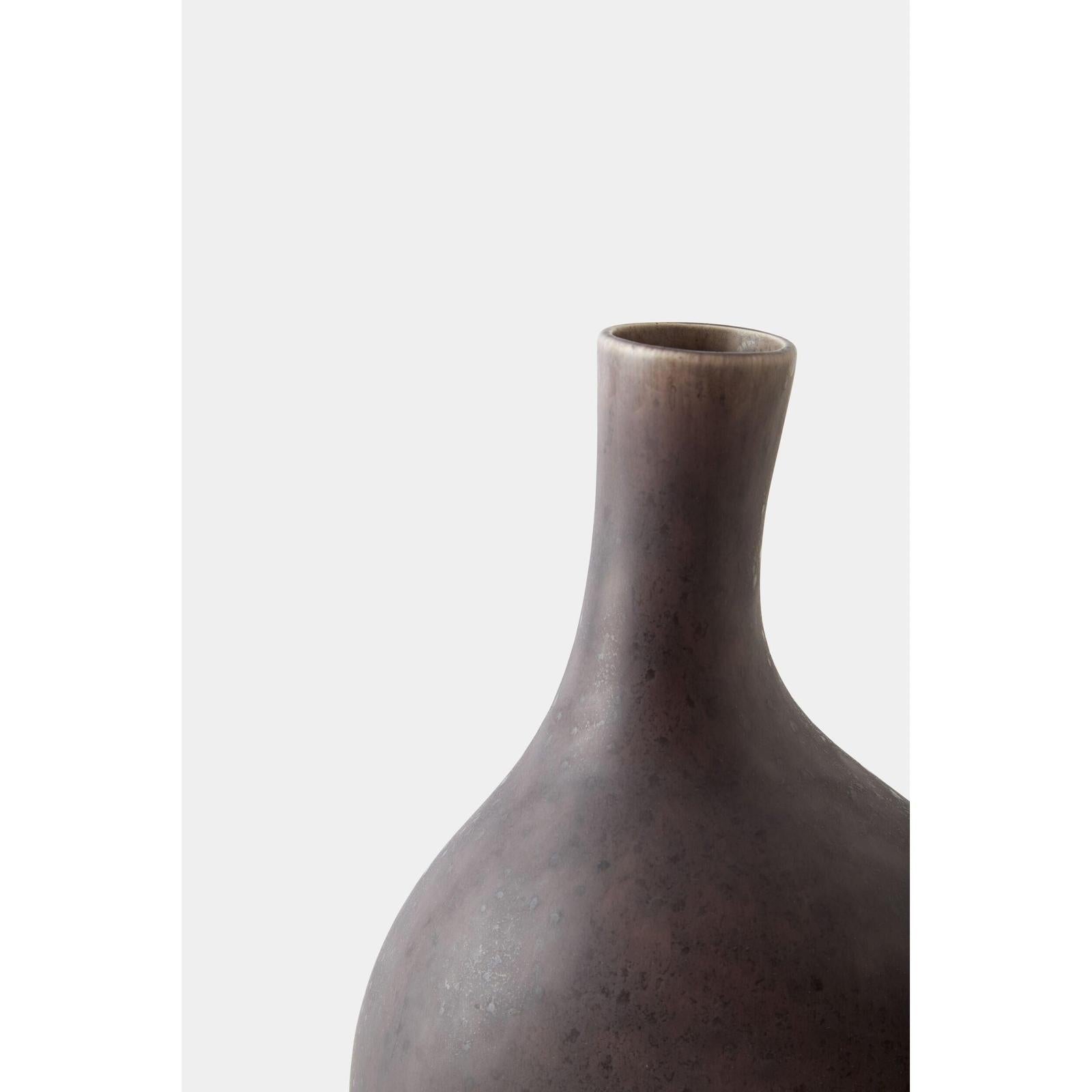 Global Views Obey Vase