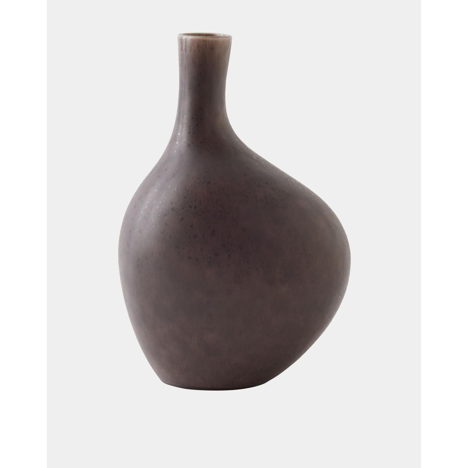 Global Views Obey Vase