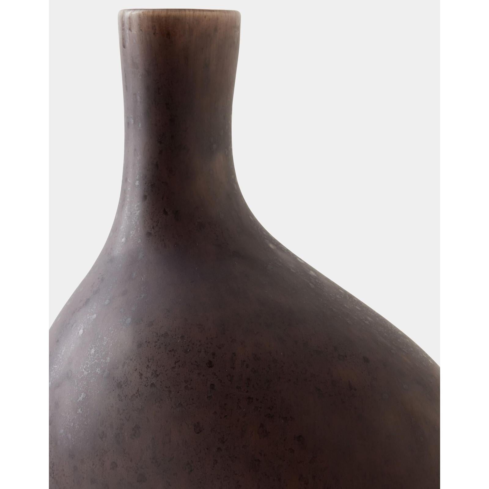 Global Views Obey Vase