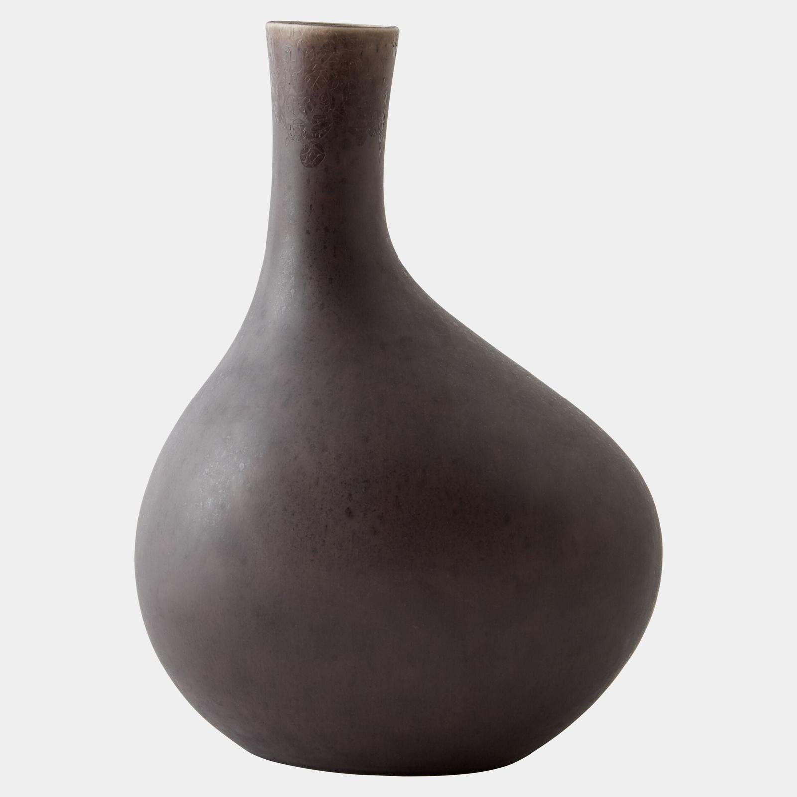 Global Views Obey Vase