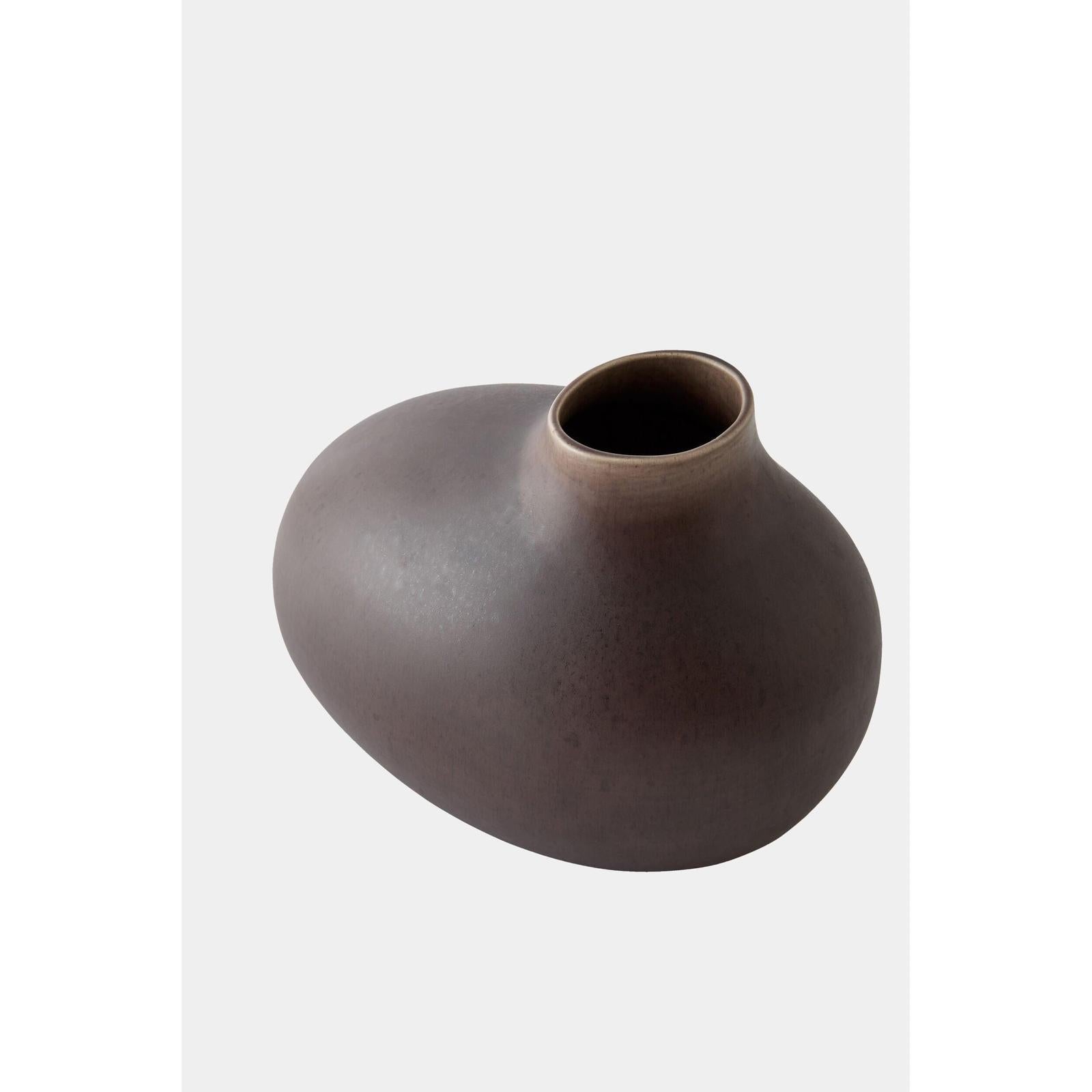 Global Views Obey Vase