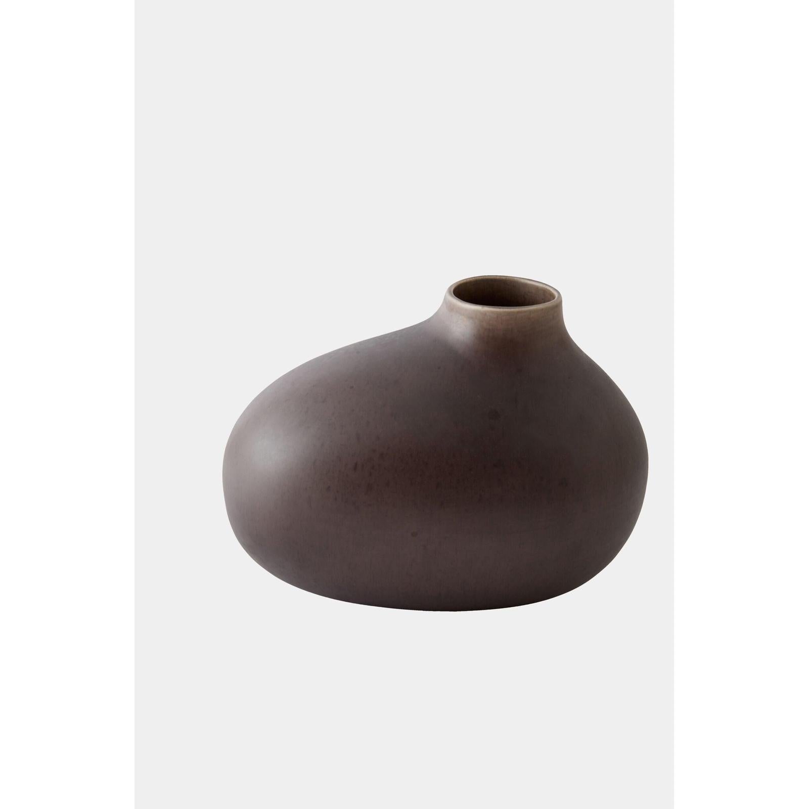 Global Views Obey Vase