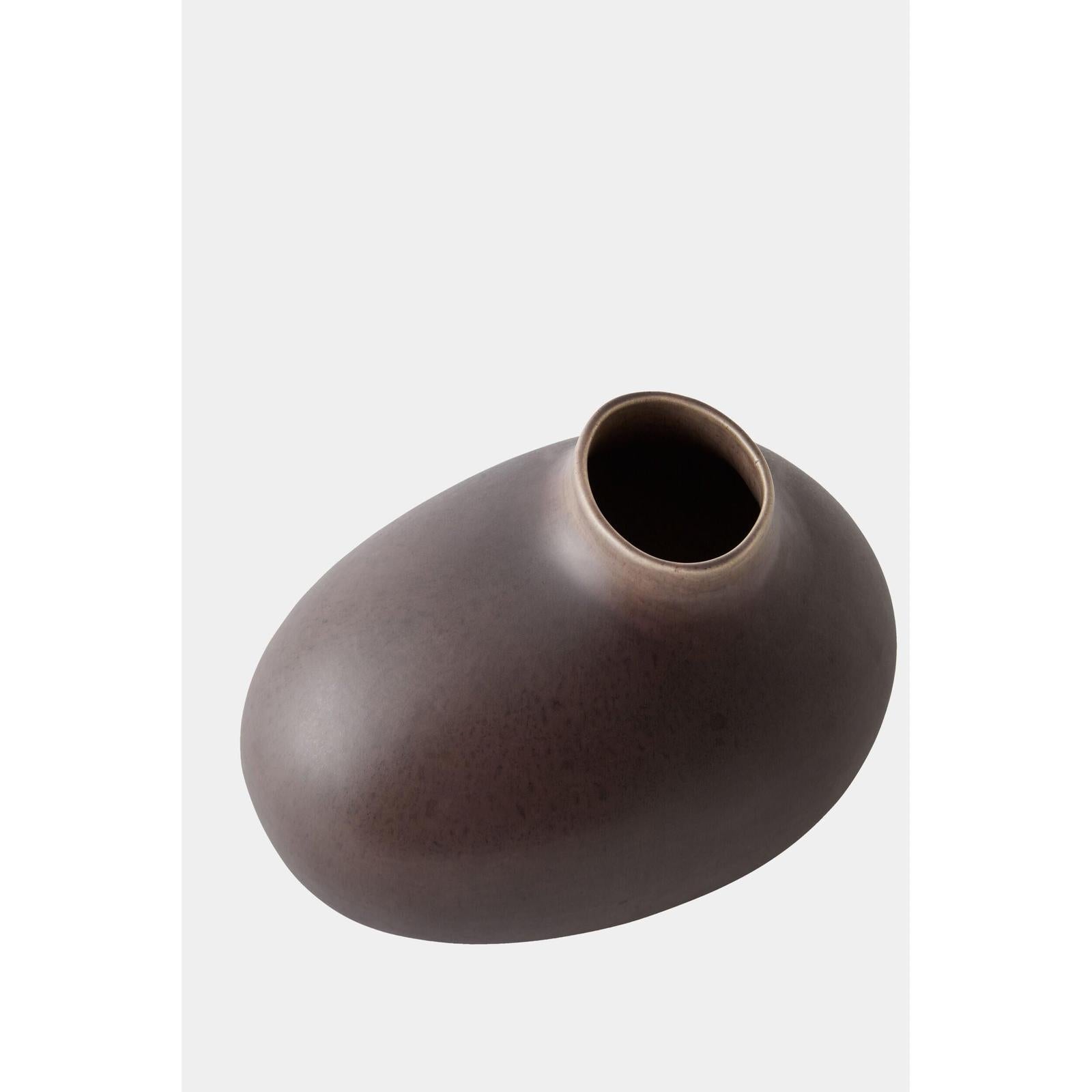 Global Views Obey Vase