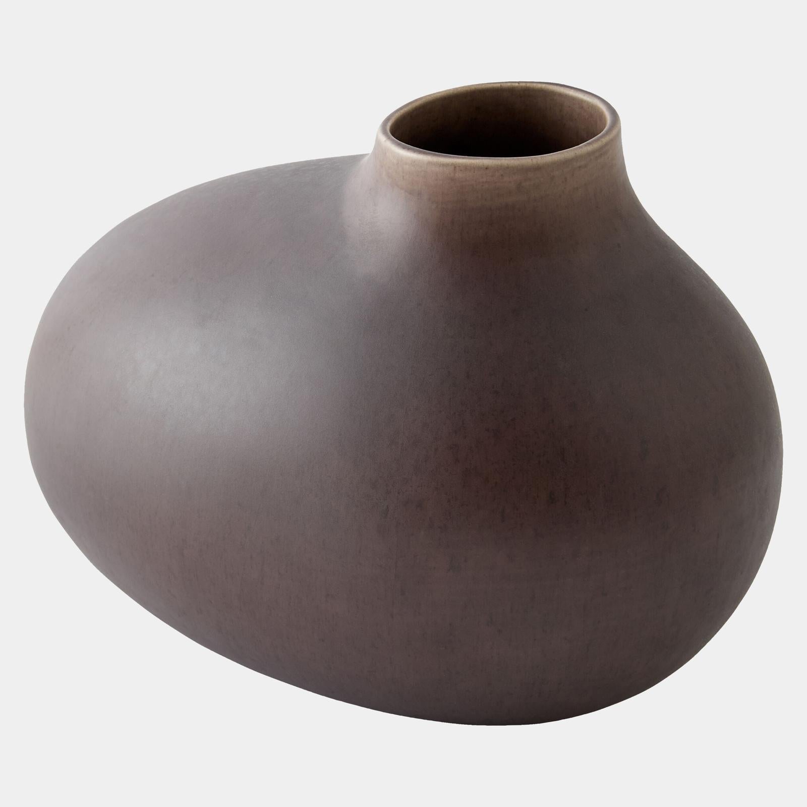 Global Views Obey Vase