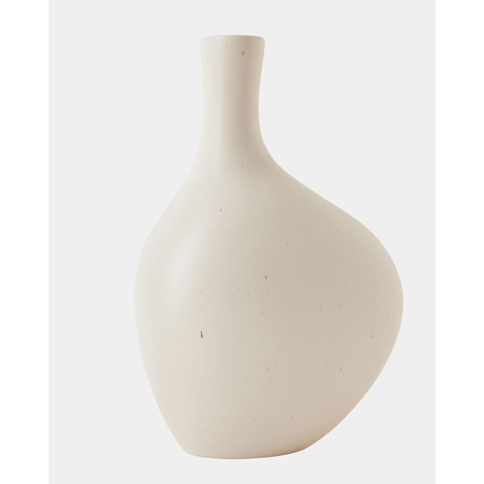 Global Views Obey Vase