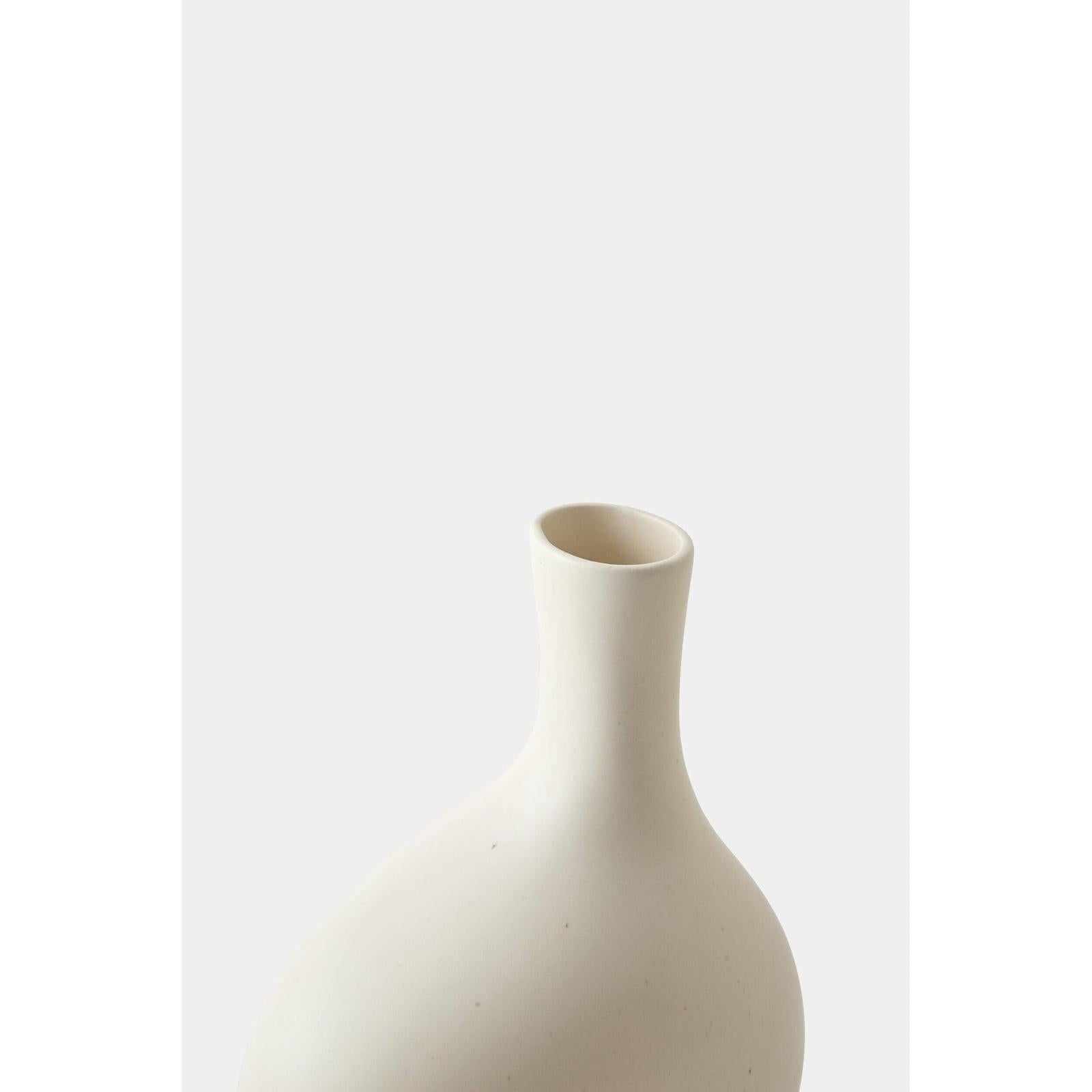 Global Views Obey Vase
