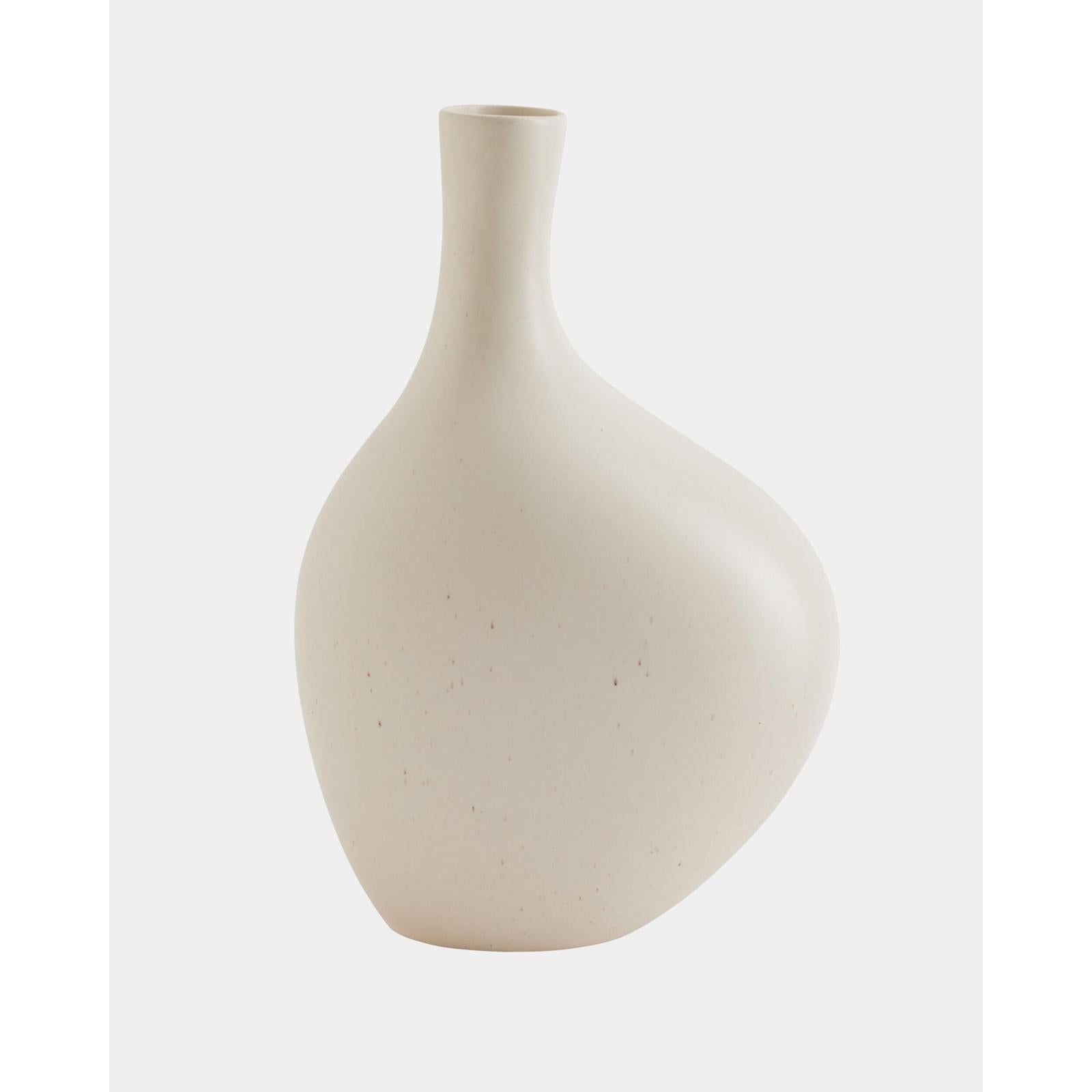 Global Views Obey Vase