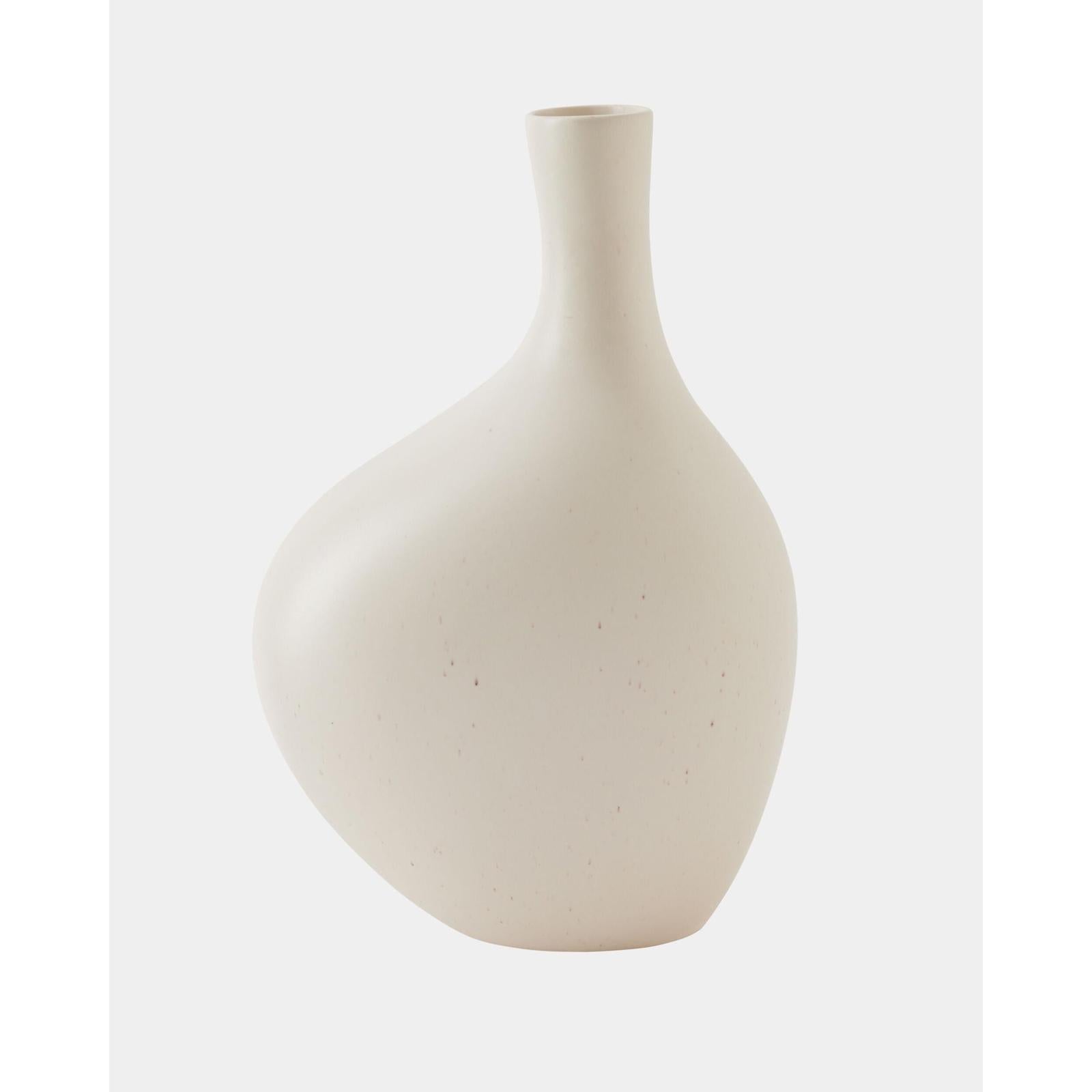 Global Views Obey Vase