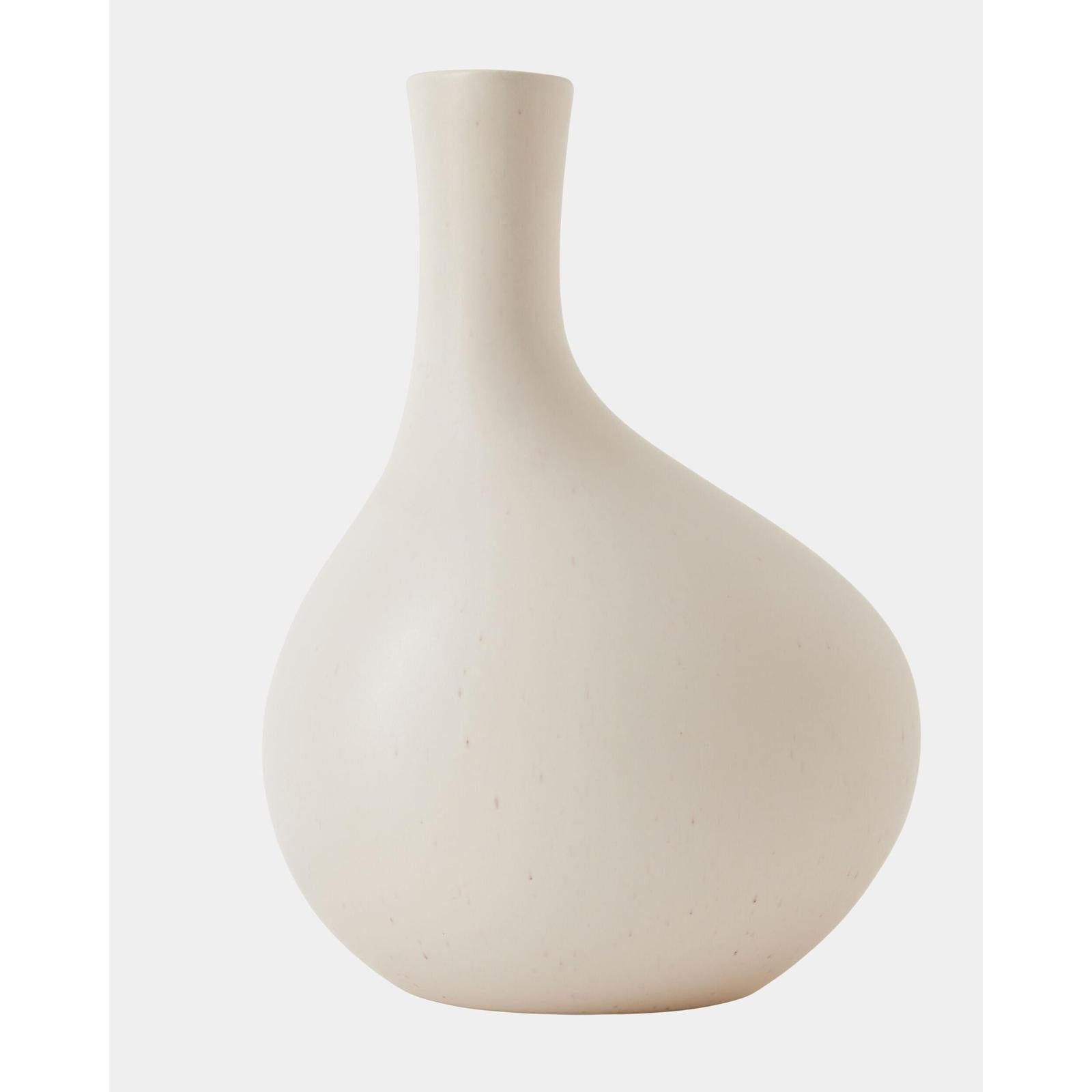 Global Views Obey Vase