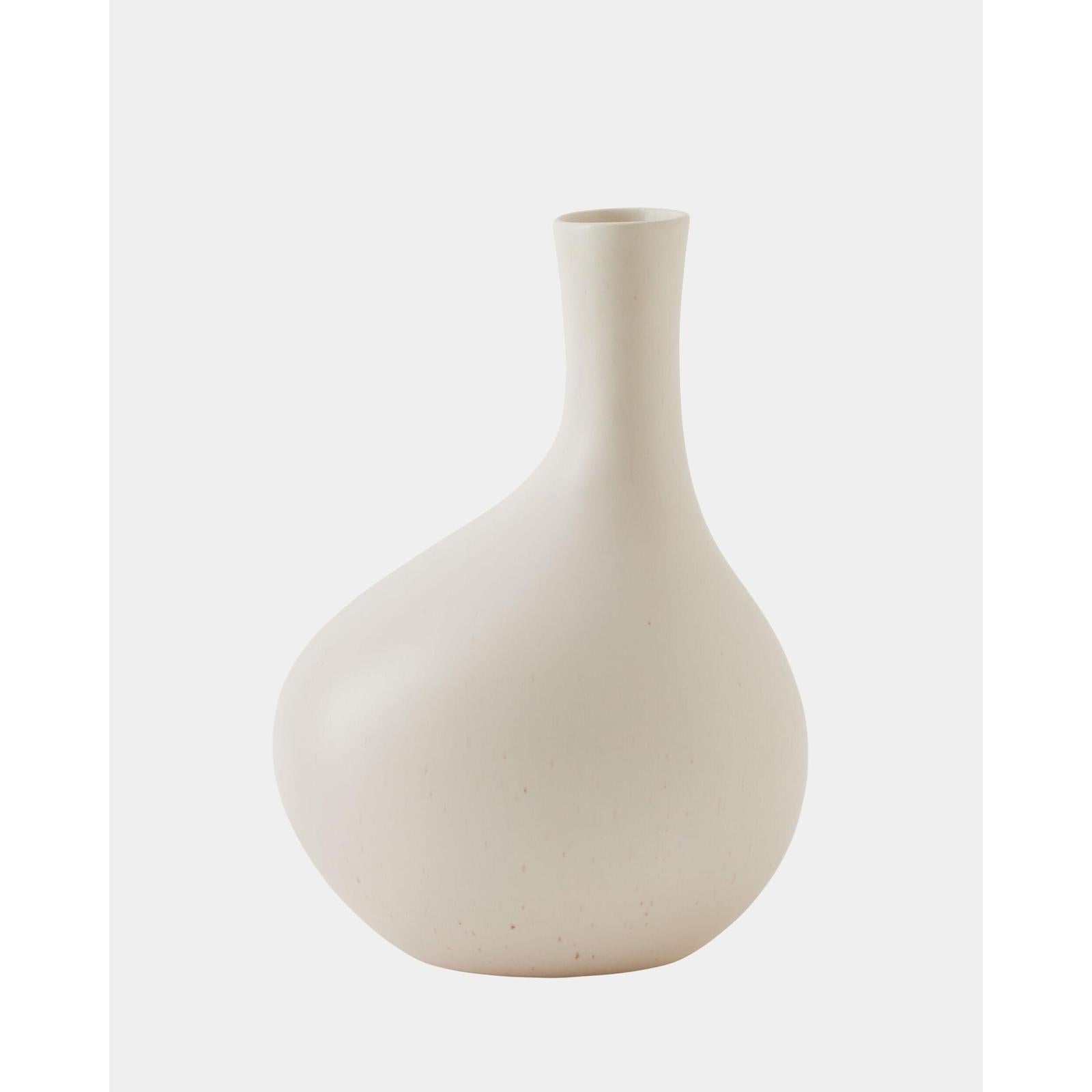 Global Views Obey Vase