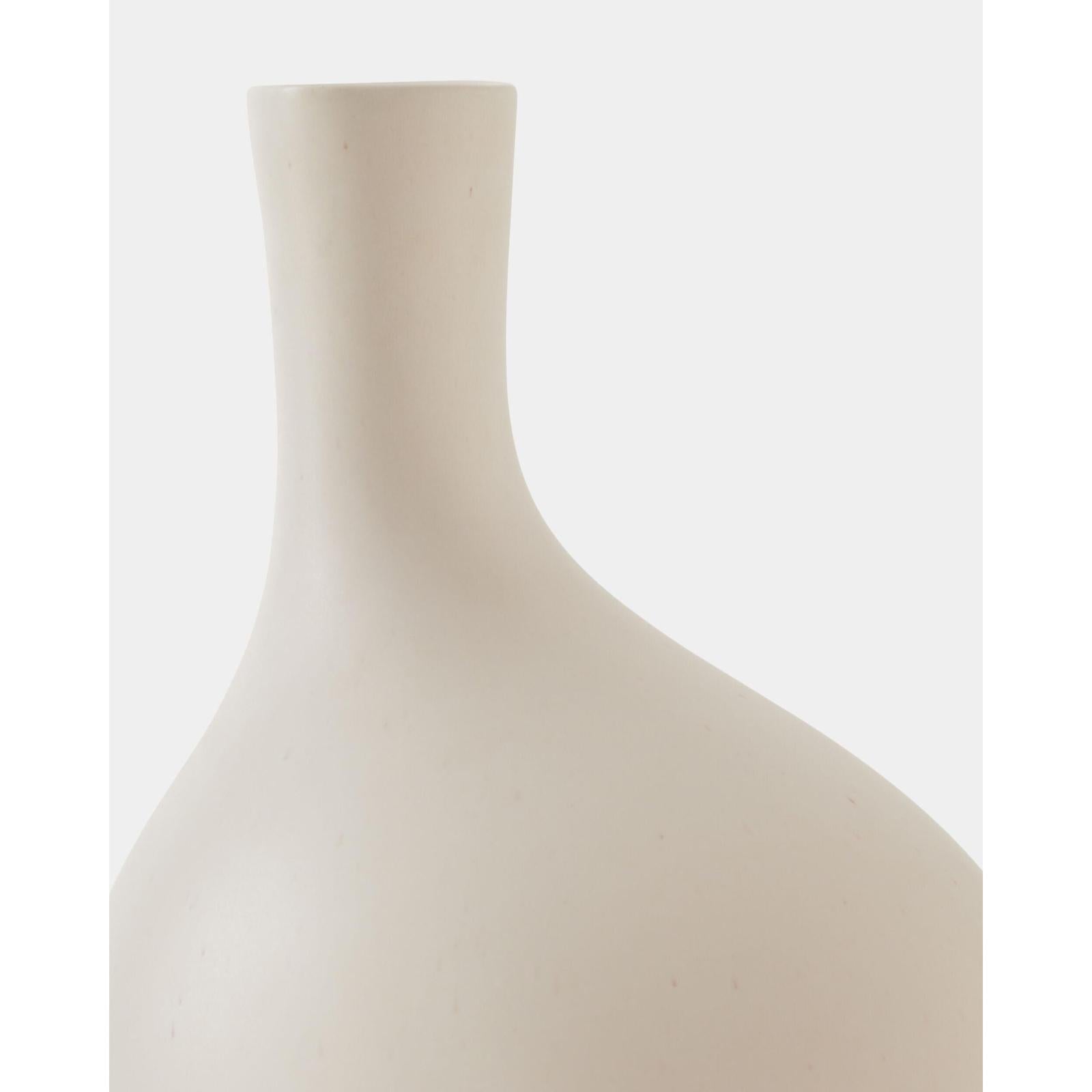Global Views Obey Vase