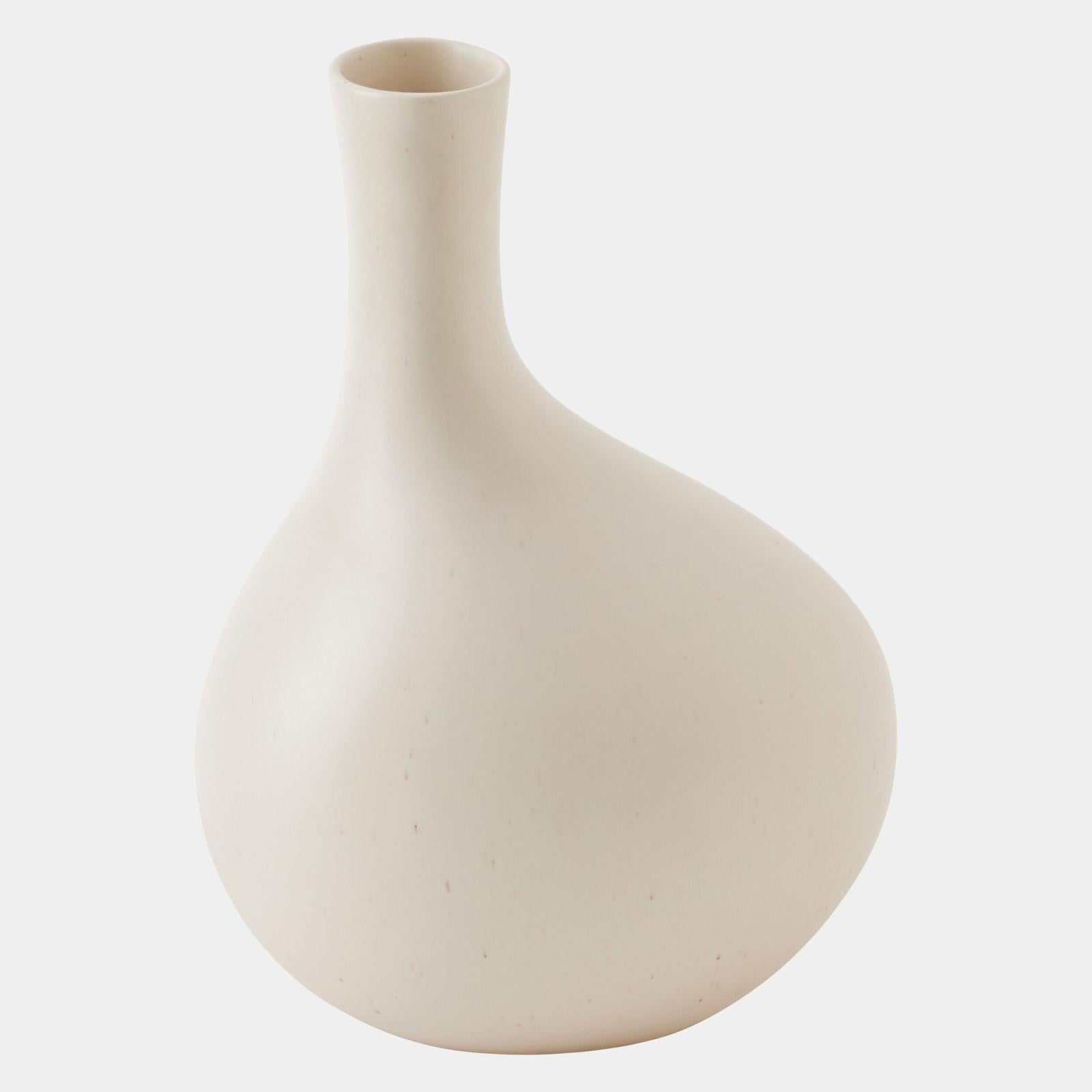 Global Views Obey Vase