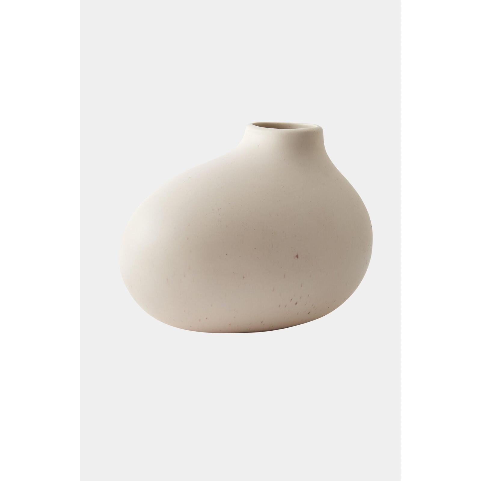Global Views Obey Vase