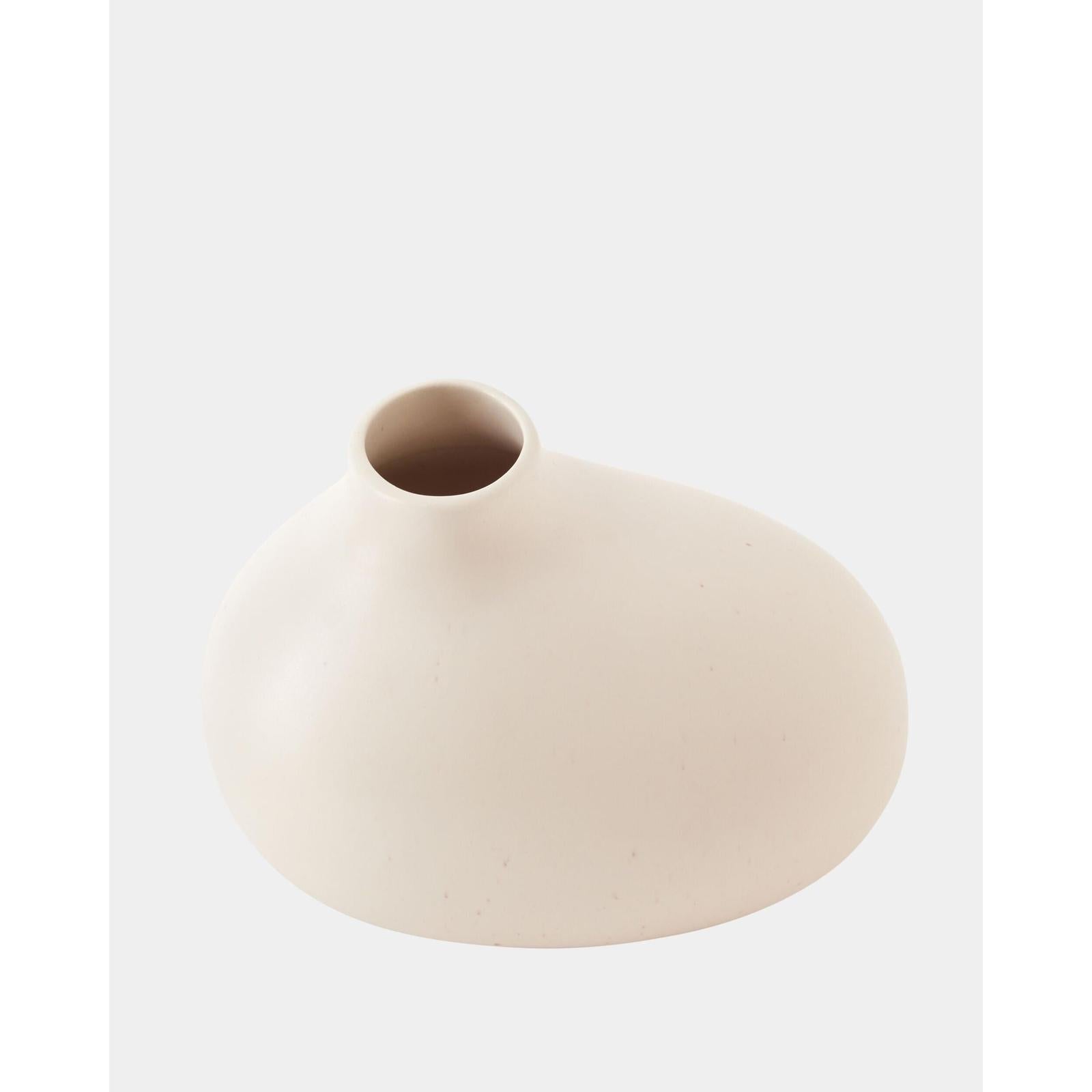Global Views Obey Vase