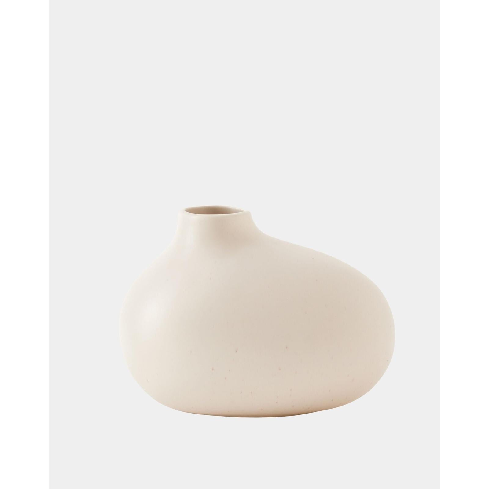 Global Views Obey Vase