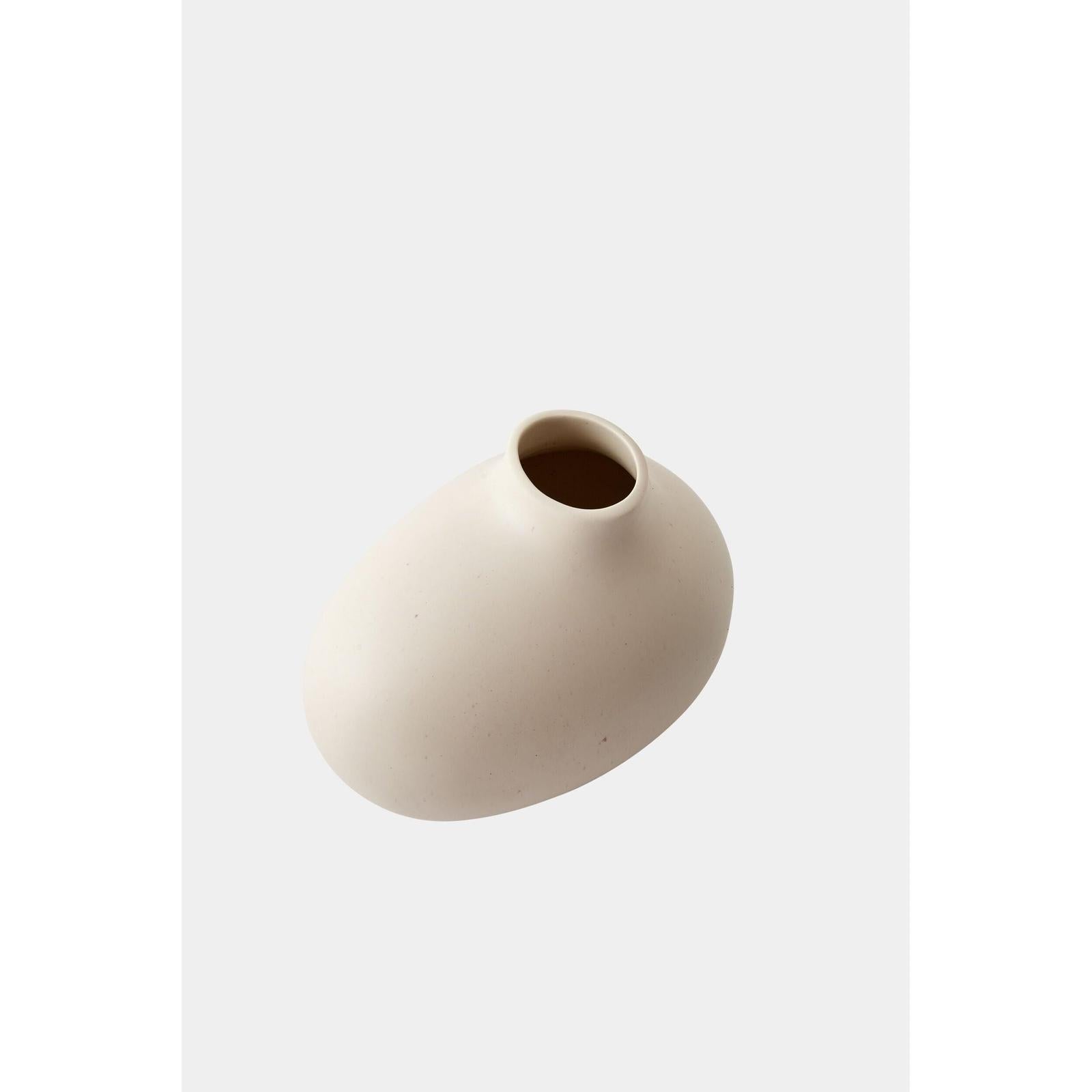 Global Views Obey Vase