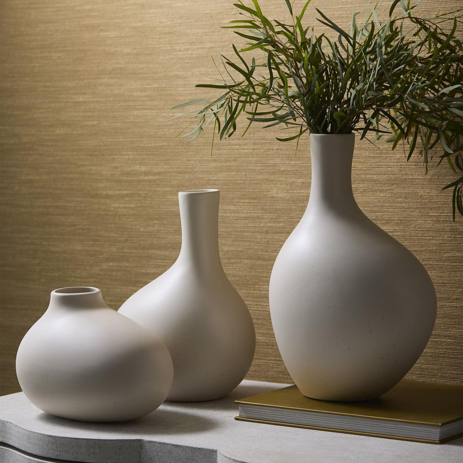 Global Views Obey Vase