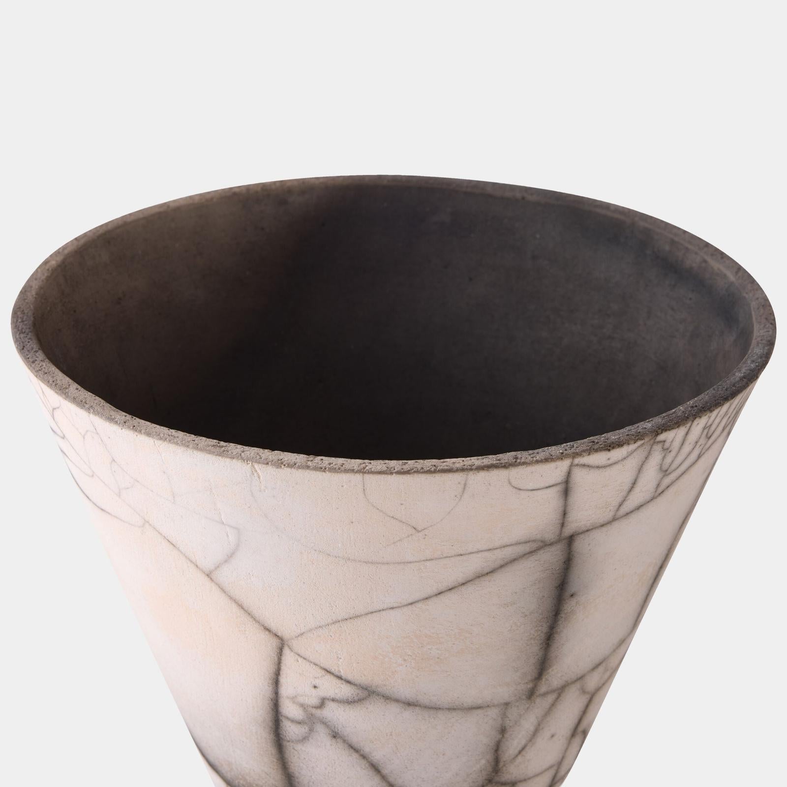 Global Views Trophy Vase