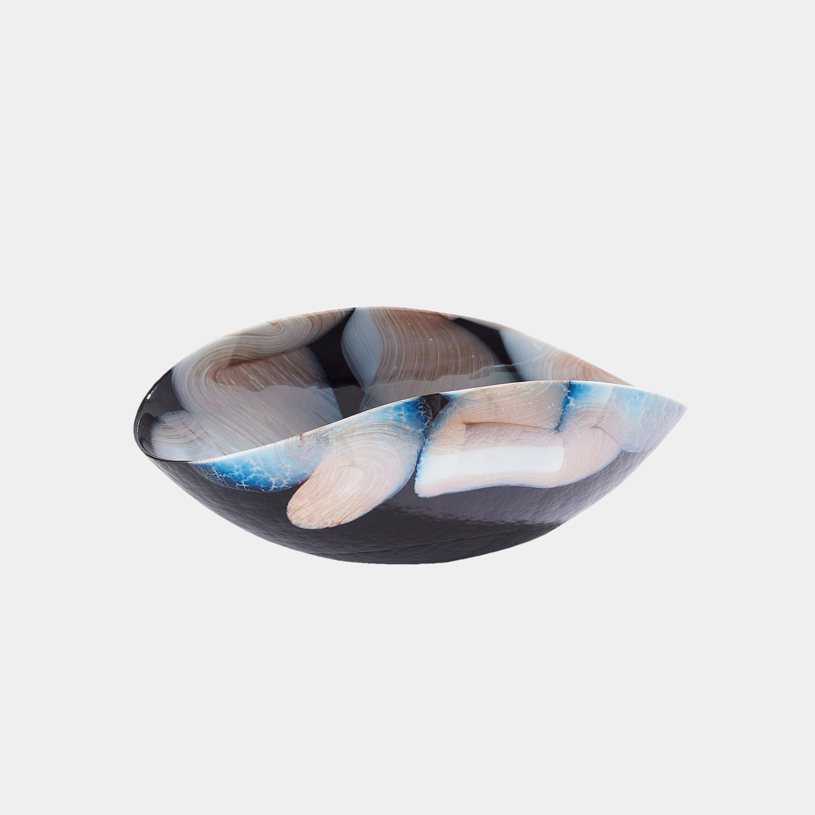 Global Views Swoon Black Beige Bowl and Charger