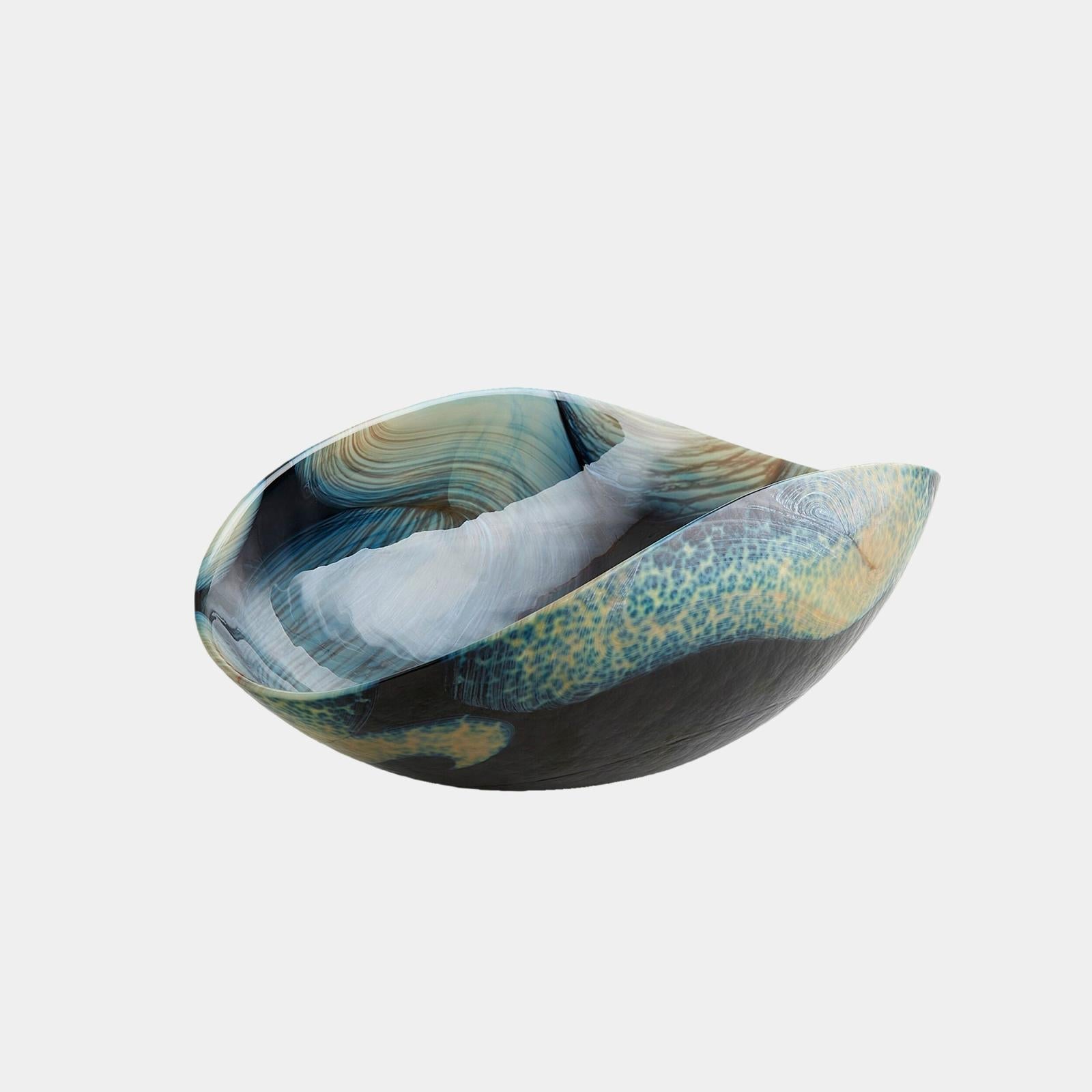 Global Views Swoon Black Beige Bowl and Charger