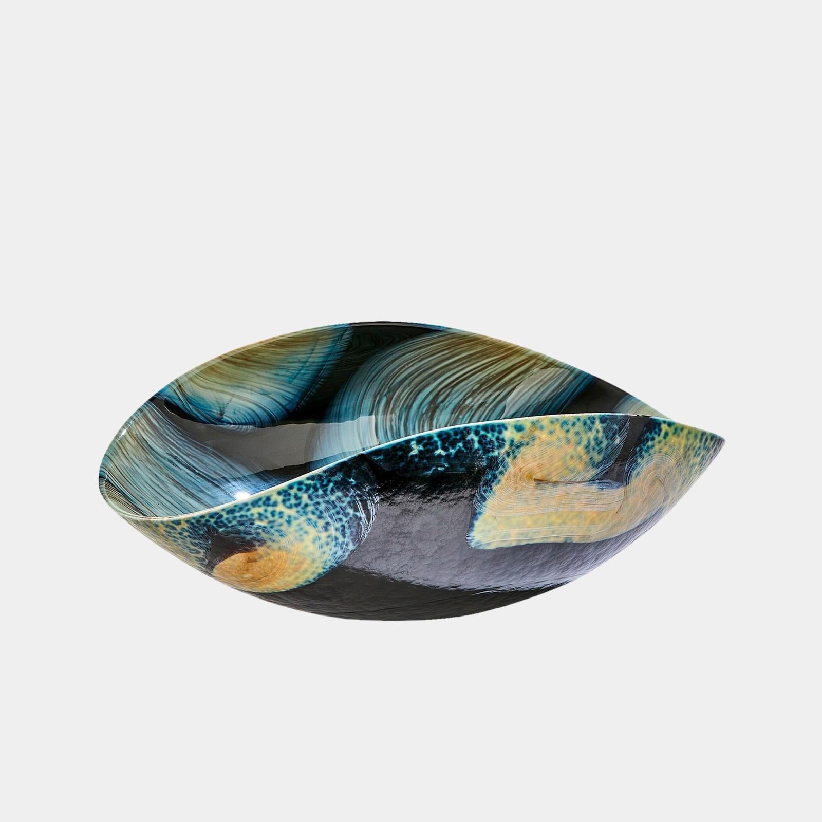 Global Views Swoon Black Beige Bowl and Charger