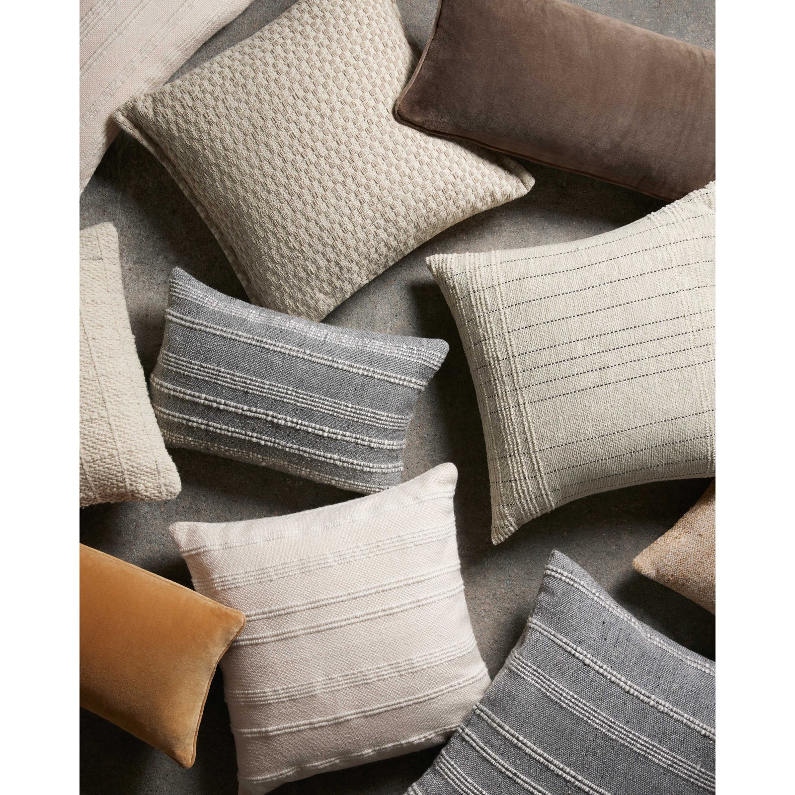 Loloi Magnolia Home PMH0028 Pillow 22'' x 22'' - Set of 2