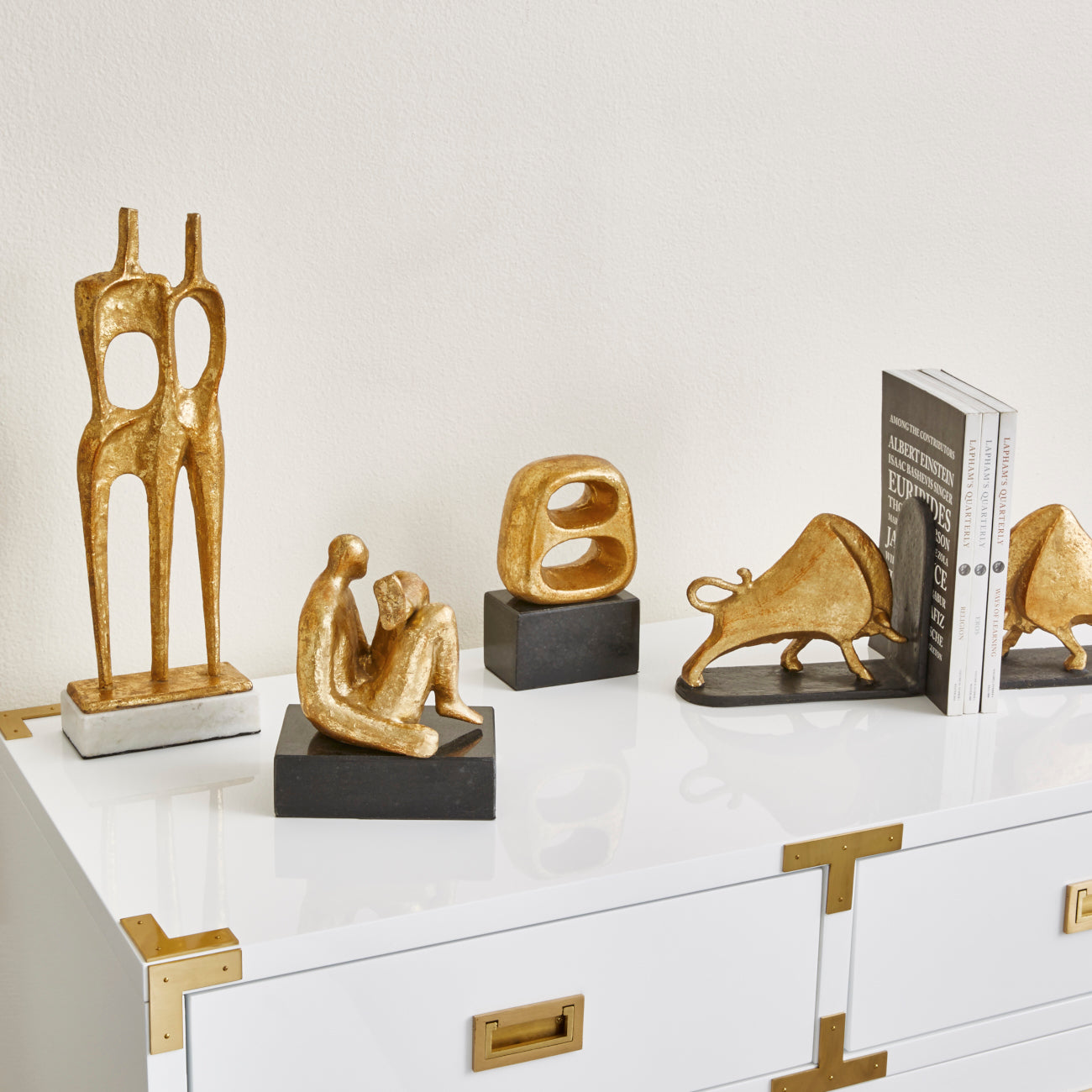 Villa & House Union Statue by Bungalow 5