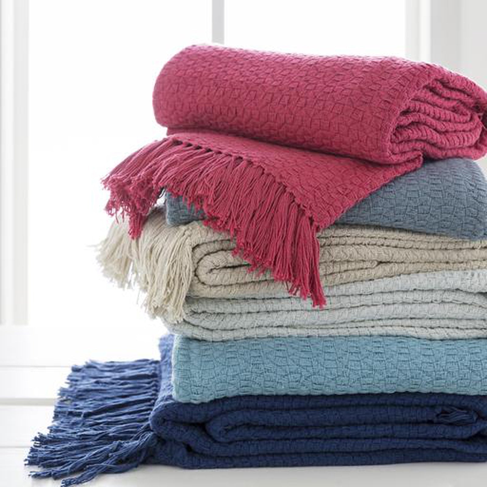 Surya Tressa TSS-4005 Throw Clearance